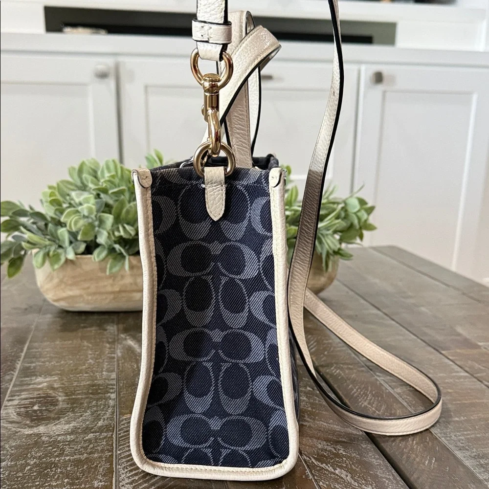 Coach Dempsey 22 Denim Signature Tote + Rare Starfish & Silver Charms - Picture 7 of 16